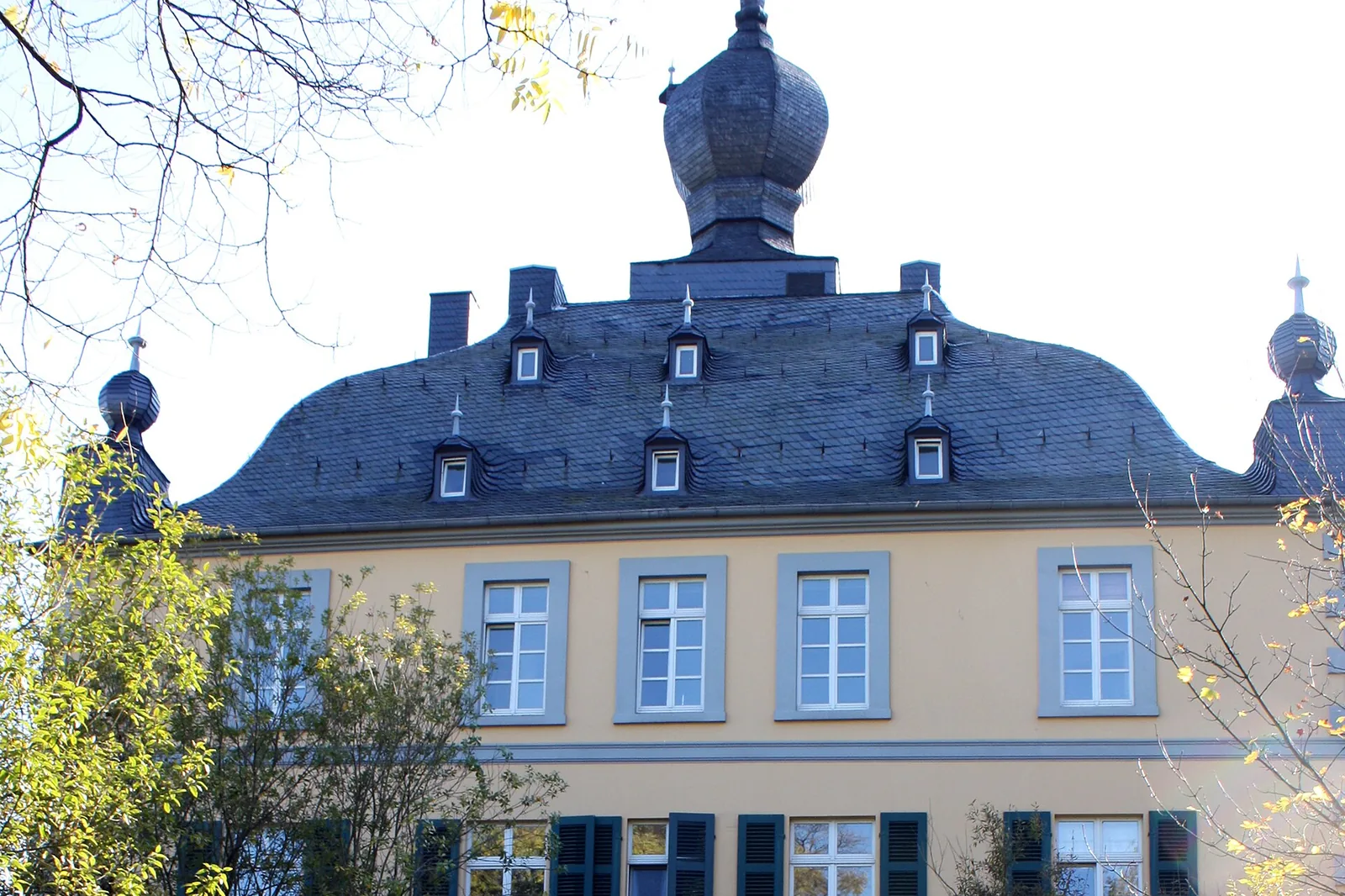 Burg Kendenich, ein denkmalgeschütztes Herrenhaus im Hürther Ortsteil Kendenich