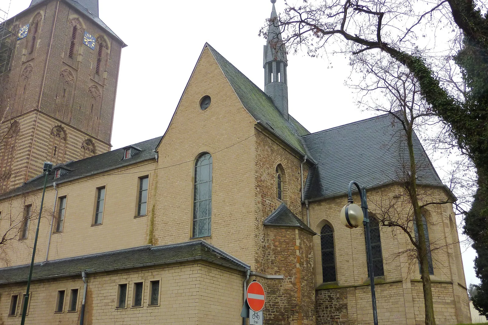 Kirche St. Martinus in Kerpen, spätgotische Backsteinkirche im historischen Ortskern